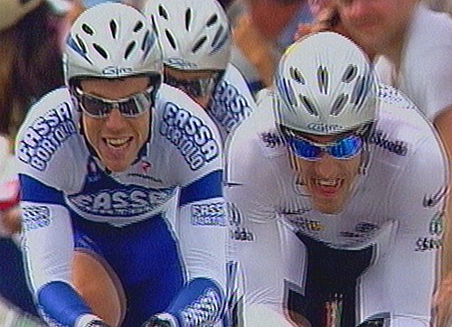 Kim Kirchen next to Fabian Cancellara during the team-time-trial of the Tour de France 2005